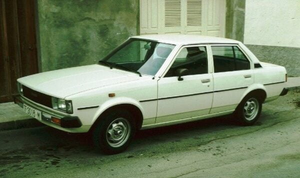 4 Mobil sedan seharga motor baru yang banyak dicari, mesin bandel dan cocok bagi pemula