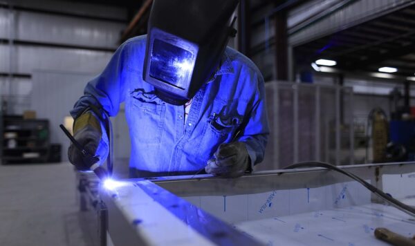 Jumlah pengangguran terbuka Jatim per Februari 2022 turun 0,36 % dibanding 2021