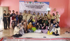 BEM STIEKIA Kabinet Gajah Mada Bojonegoro Ajak Pemuda Blongsong Ubah Sampah Jadi Kerajinan