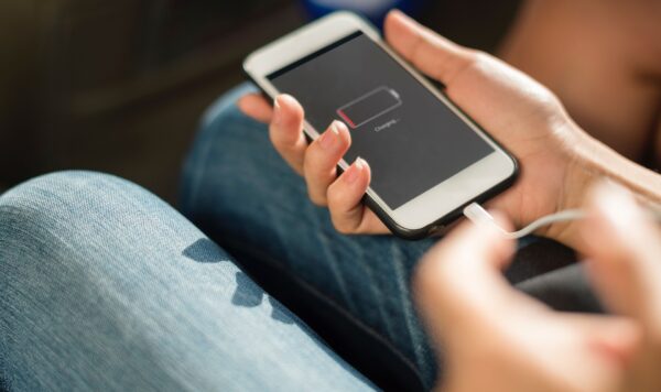 5 Cara menghemat baterai HP tanpa aplikasi