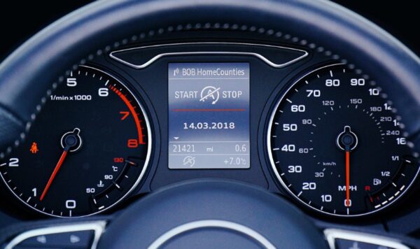 6 Indikator Penting di Panel Spedometer Mobil, Ketahui Artinya