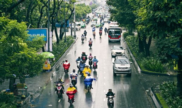 Saat Hujan, Jangan Berteduh di Tempat Ini Agar Aman