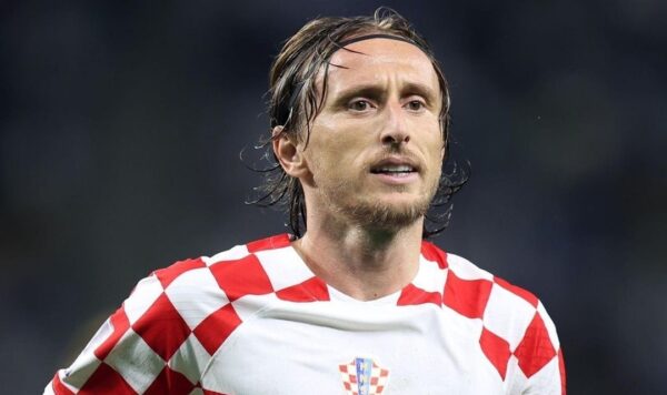 Jangan Pensiun, Modric!
