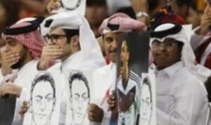 Hanya Karena Poster Ozil, Pendukung Jerman Ngamuk