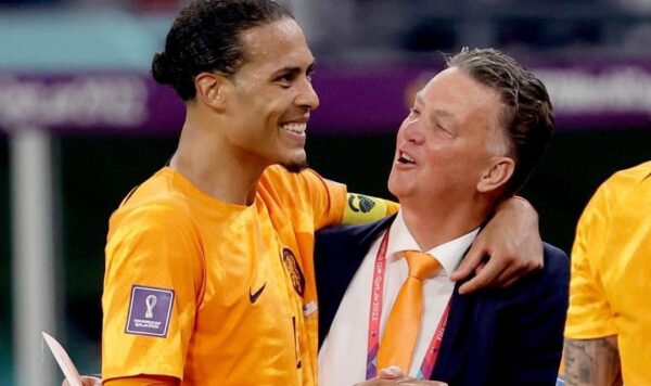Scaloni: Saya Bangga Dapat Menghadapi Van Gaal