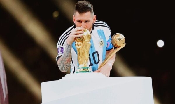 Messi Sukses Raih Trofi yang Cantik Jelita