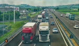 6 Hal Yang Wajib Diperhatikan Saat Mengendarai Mobil Bermuatan Penuh