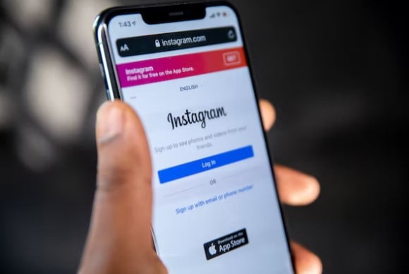 Membedakan akun Instagram palsu dan asli