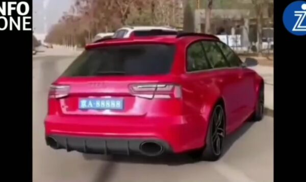 Teknologi Mobil Ini Bisa Digunakan Parkir Diarea Sempit