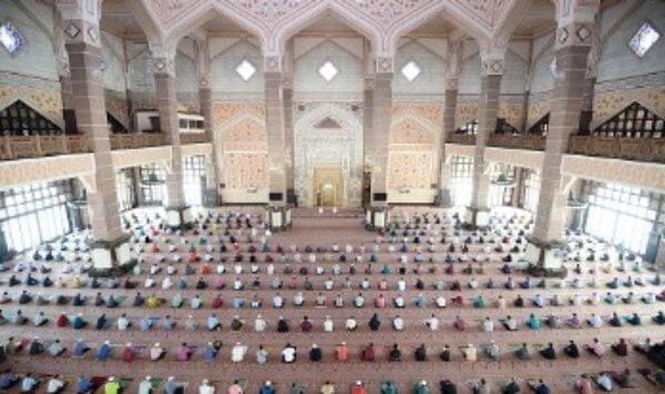 Sholat Idul Fitri Berapa Takbir? Simak Penjelasan dan Dalilnya
