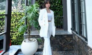 Pamer Body Goals, Ini Potret Fuji Sukses Bikin Iri Saat Kenakan Outfit Serba Putih
