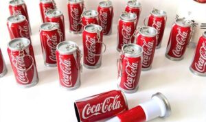 Minum Coca Cola Sering Tumpah? Ini Tips Terbarukan Agar Bisa Minum Dengan Gaya