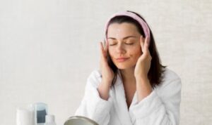 11 Cara Efektif Memutihkan Wajah Secara Alami Tanpa Menggunakan Skincare