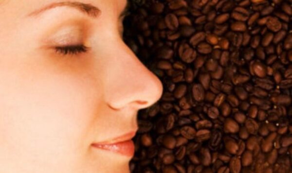 10 Cara Memutihkan Wajah Secara Alami dan Cepat Dalam 1 Hari dengan Kopi