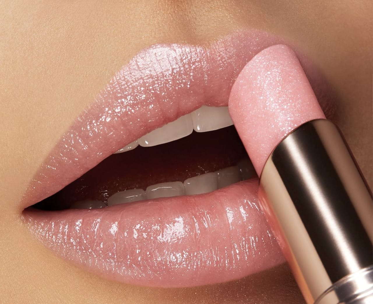 Tips Memiliki Bibir Menawan Seharian dengan 5 Merek Lipstik Wardah Bertekstur Ringan yang Populer di Berbagai Tempat