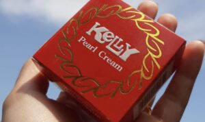 5+ Cara Ahli Memakai Bedak Kelly Agar Tidak Luntur Seharian dan Mendapatkan Wajah Cepat Putih