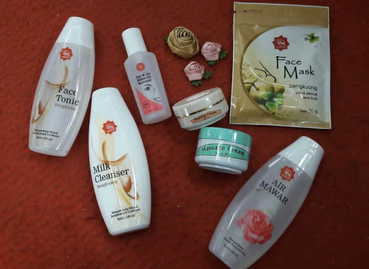 Cara Membuat Wajah Glowing Permanen dengan Racikan Alami Air Mawar dan Baby Oil: Tips Seperti Artis Korea