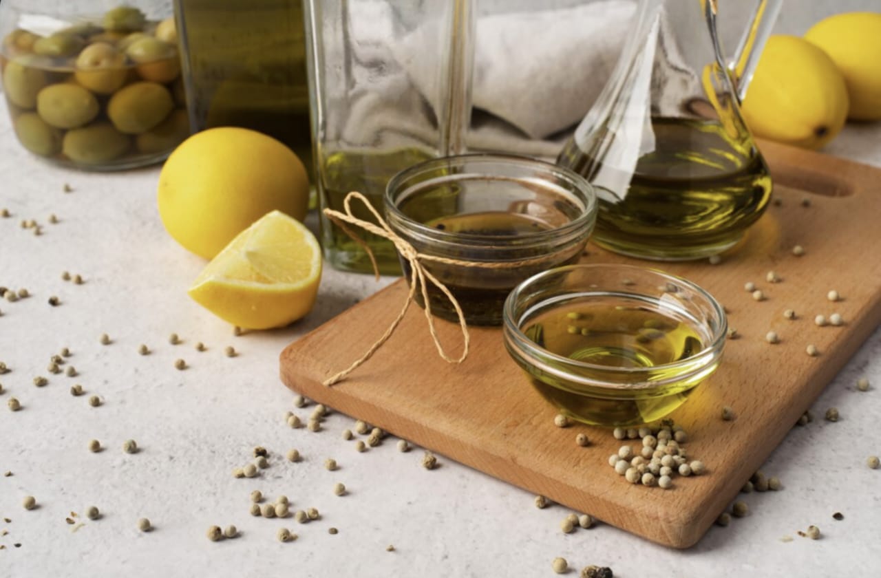 5 Merk Minyak Zaitun Terbaik untuk Wajah Membuat Kulit Lebih Putih, Bercahaya, dan Bebas Flek Hitam!