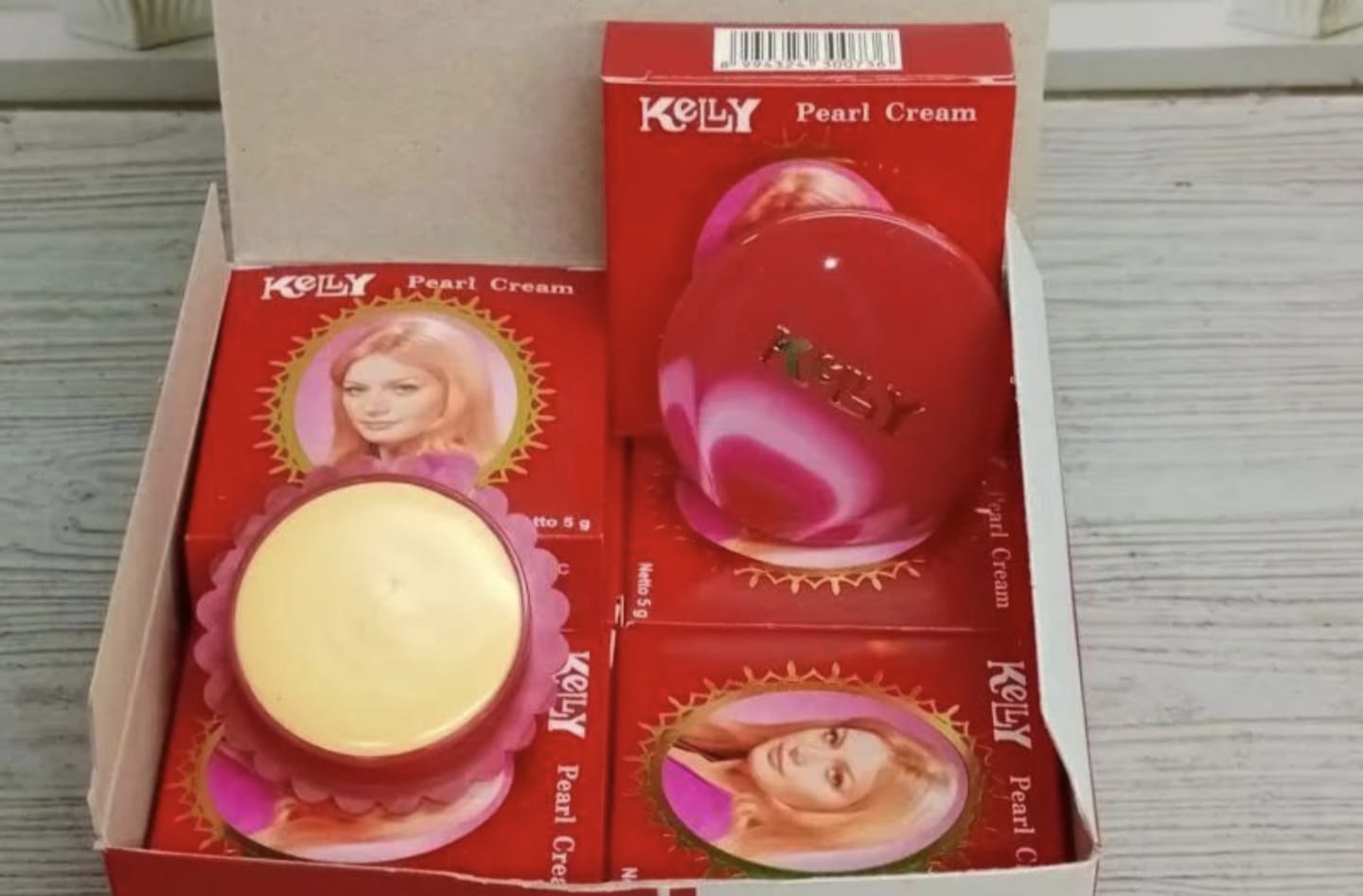 6+ Metode Mudah Mengaplikasikan Bedak Kelly yang Wajib Kamu Coba untuk Kulit Cerah Seperti Artis