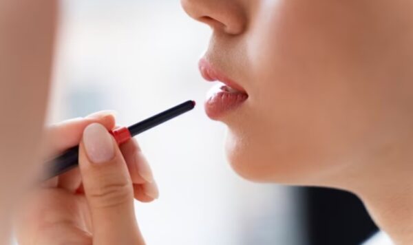 7 Pilihan Produk Lipstik untuk Bibir Gelap yang Wajib Kamu Coba! Hasilnya Bikin Wow!