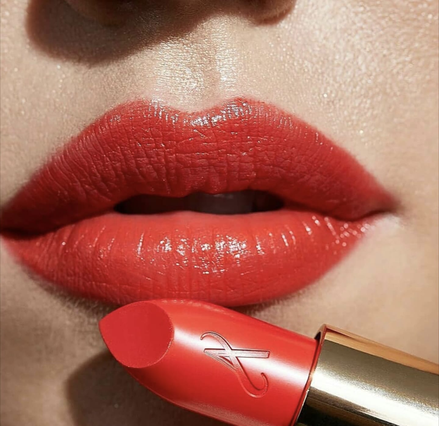 7 Rekomendasi Lipstik Merah Lokal Terbaik yang Akan Mengubah Penampilan Anda Menjadi Lebih Menggoda!