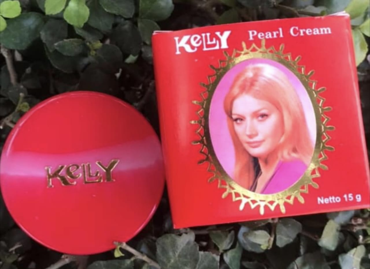 8 Trik Menggunakan Bedak Kelly yang Wajib Kamu Coba! Rahasia Kulit Putih Alami dan Bedak Tahan Lama!