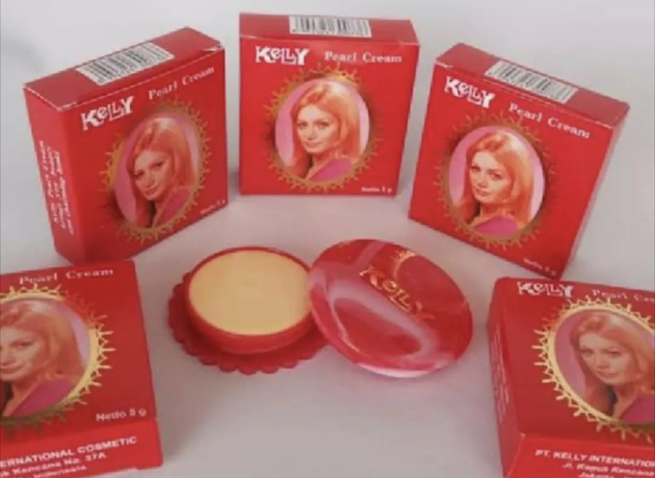 Bedak Kelly, Tidak Hanya Memutihkan Wajah, tapi juga Menghadirkan 8 Manfaat Luar Biasa! Nomor 3 Pasti Bikin Kamu Terkejut!