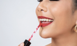Bibir Gelap Bikin Tak Percaya Diri? Coba 7 Pilihan Warna Lipstik Ini Agar Bibirmu Tampil Memukau!