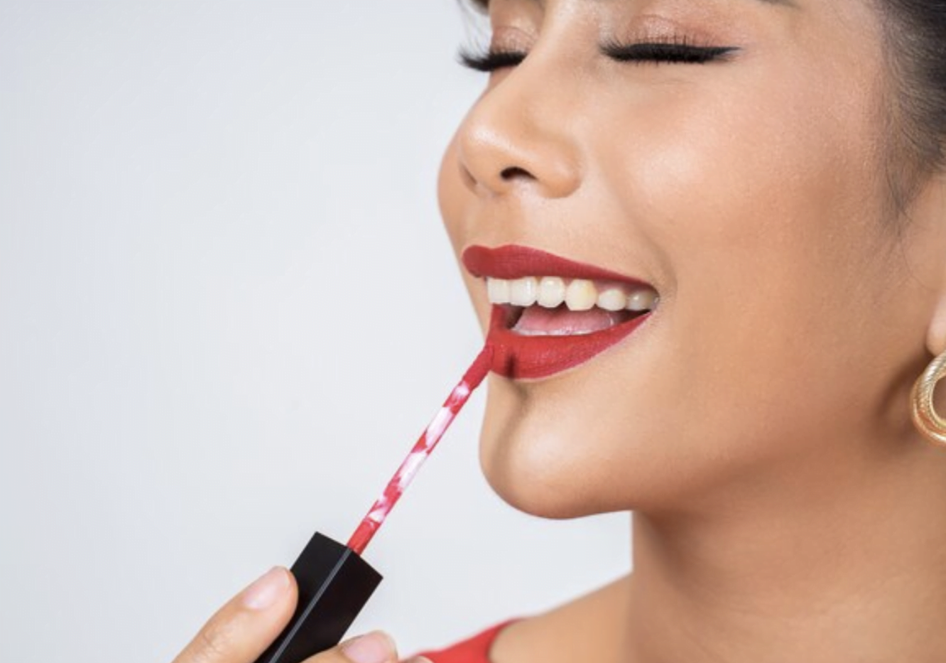 Bibir Gelap Bikin Tak Percaya Diri Coba 7 Pilihan Warna Lipstik Ini Agar Bibirmu Tampil Memukau!