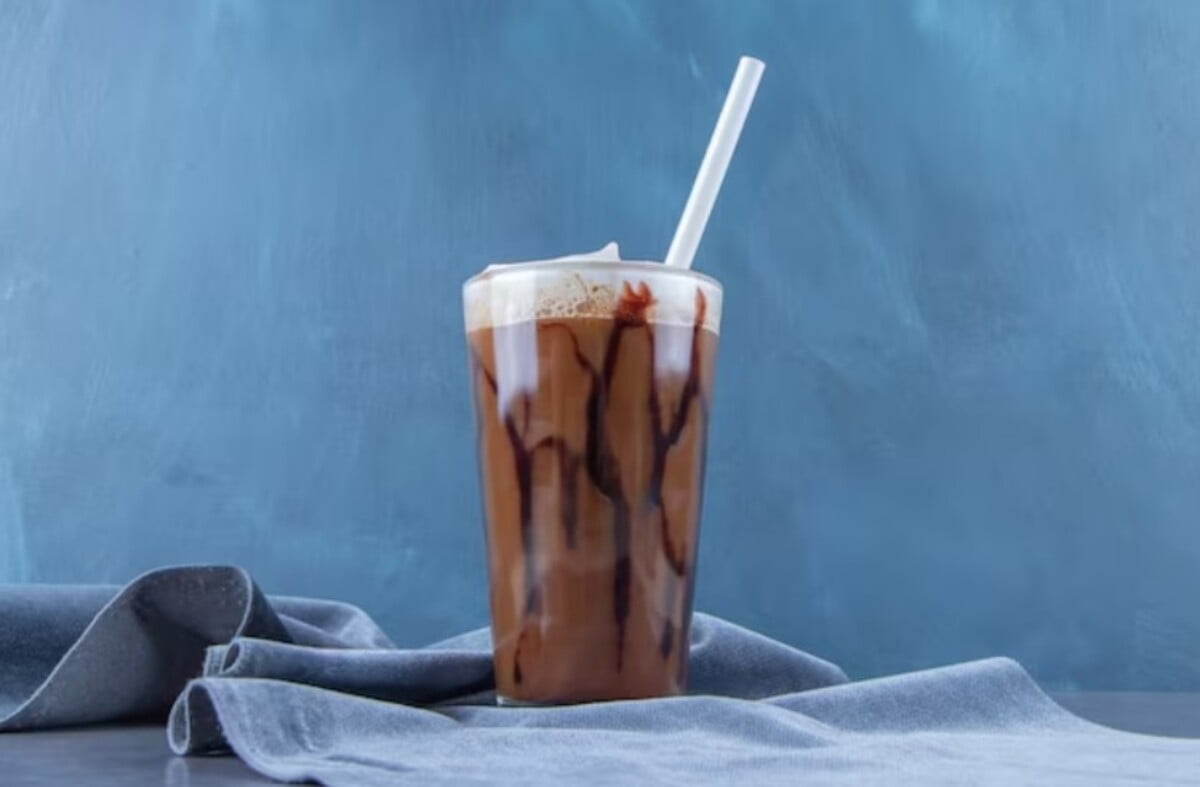 Cara Membuat Es Kopi Teh ala Hong Kong yang Bikin Lidah Bergoyang! Trik Rahasia Minuman Kekinian yang Wajib Kamu Coba!