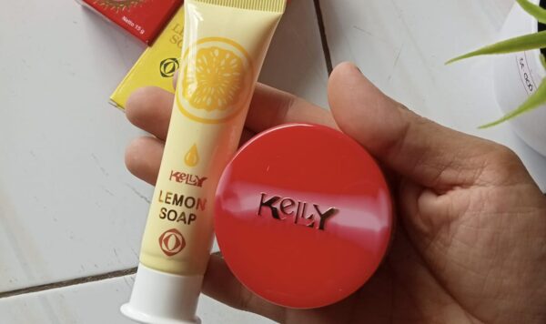 Cara Menggunakan Bedak Kelly yang Bikin Wajah Awet Mulus Sepanjang Hari!