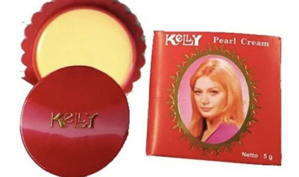 Cara Pakai Bedak Kelly Agar Wajah Tetap Putih Mengkilau Sepanjang Hari: 4 Tips yang Harus Kamu Ikuti!