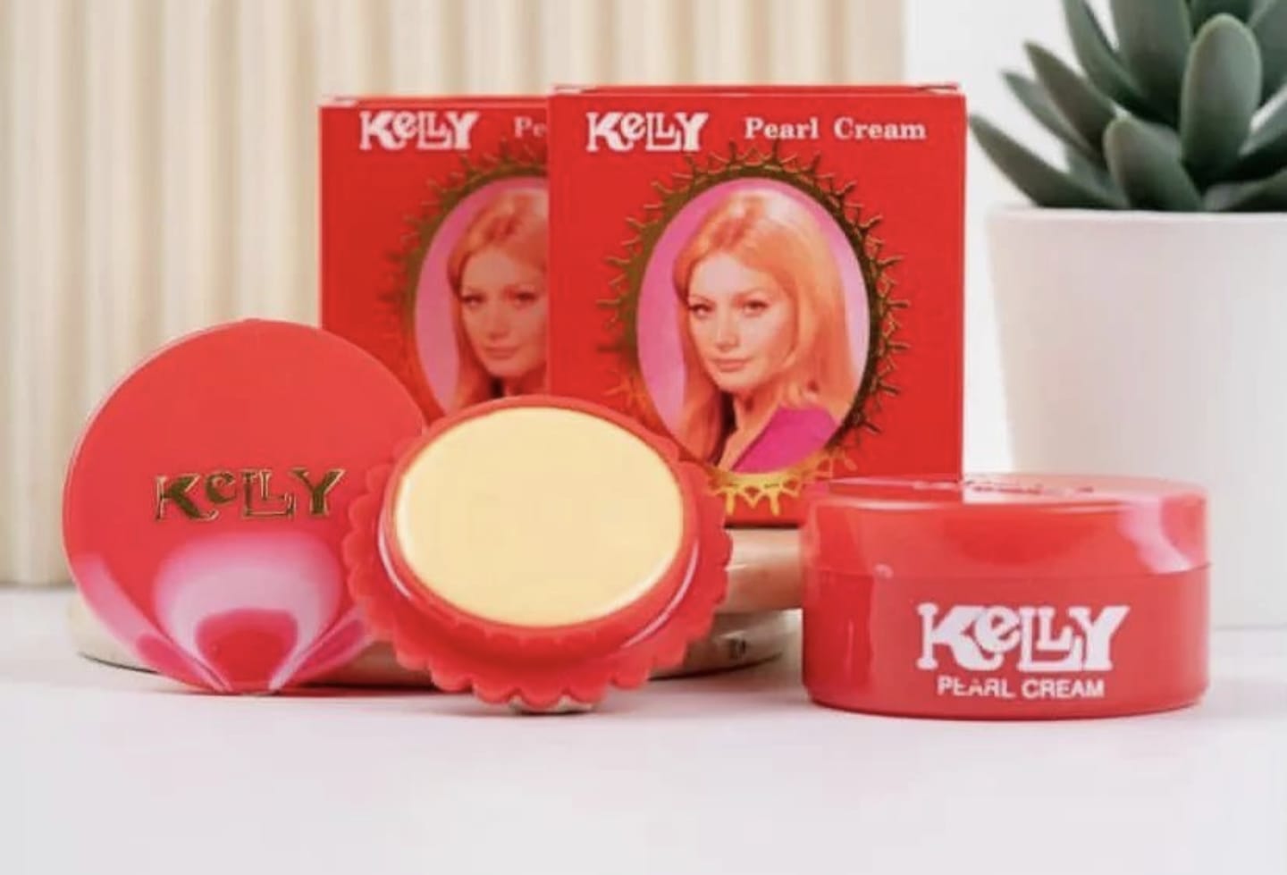 Dapatkan Kilau Kulit Layak Selebriti Hanya dengan Rp 14 Ribu! Triknya Campur Krim Kelly dengan Air Mawar Viva, Simak Cara Bikinnya!