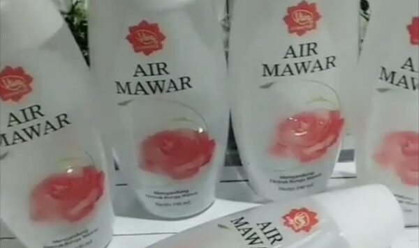 Hanya dengan 15 ribuan, ini dia keajaiban Air Mawar Viva untuk Kulit Wajah! 5 Manfaat Luar Biasa yang Mampu Menghilangkan Lingkaran Gelap di Area Mata