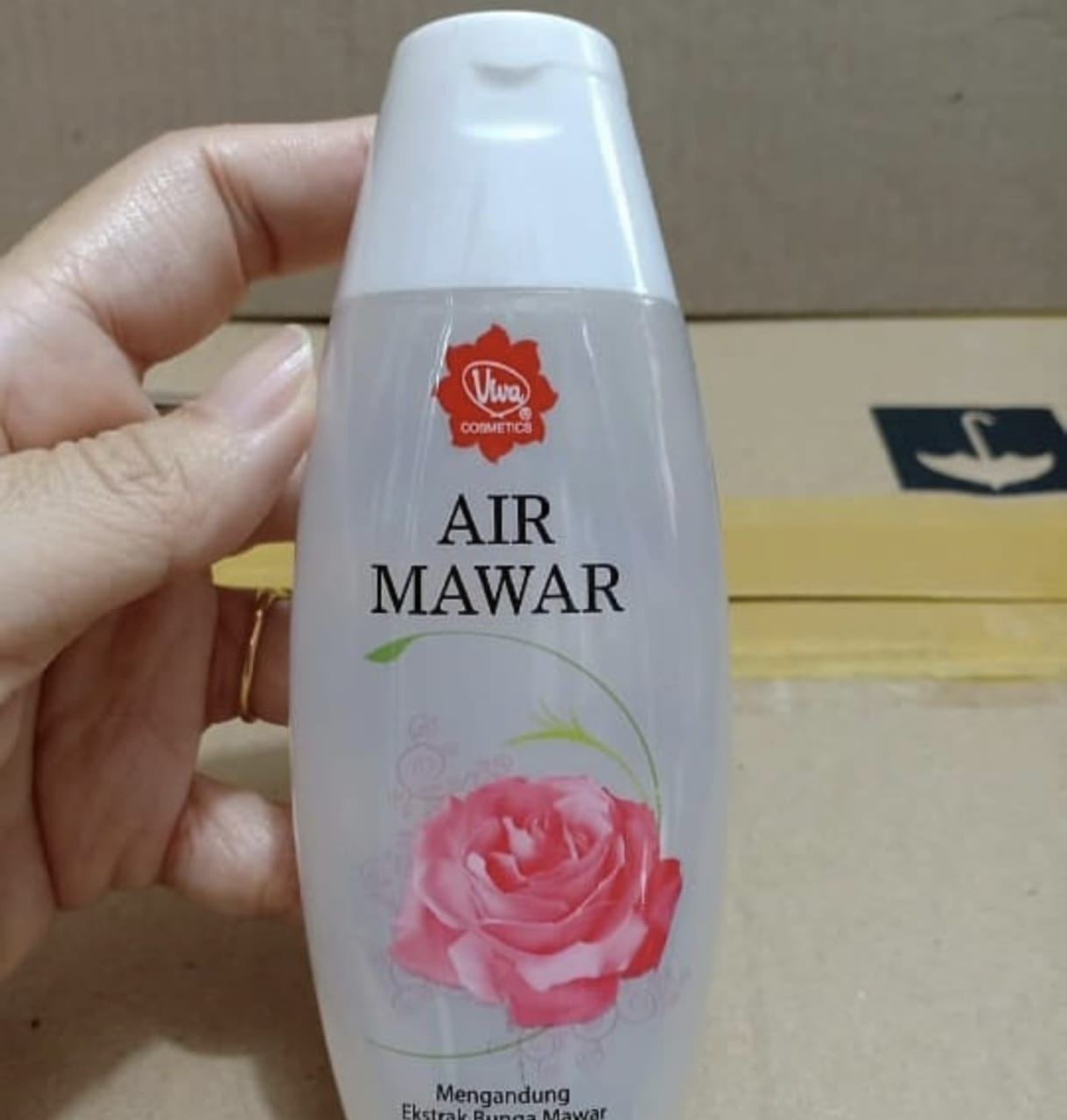Ini Trik Efektif Menggunakan Air Mawar Viva dan Fair n Lovely, Rahasia Kulit Cerah Tanpa Ribet, Gunakan Saat Malam dan Bangun dengan Wajah Bercahaya!