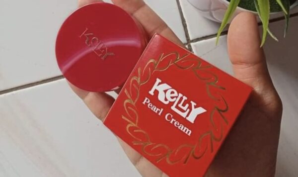 Inilah Cara Super Mudah dan Cepat Menggunakan Bedak Kelly untuk Mengatasi Flek Hitam dan Membuat Wajahmu Bercahaya Seperti Kilat!