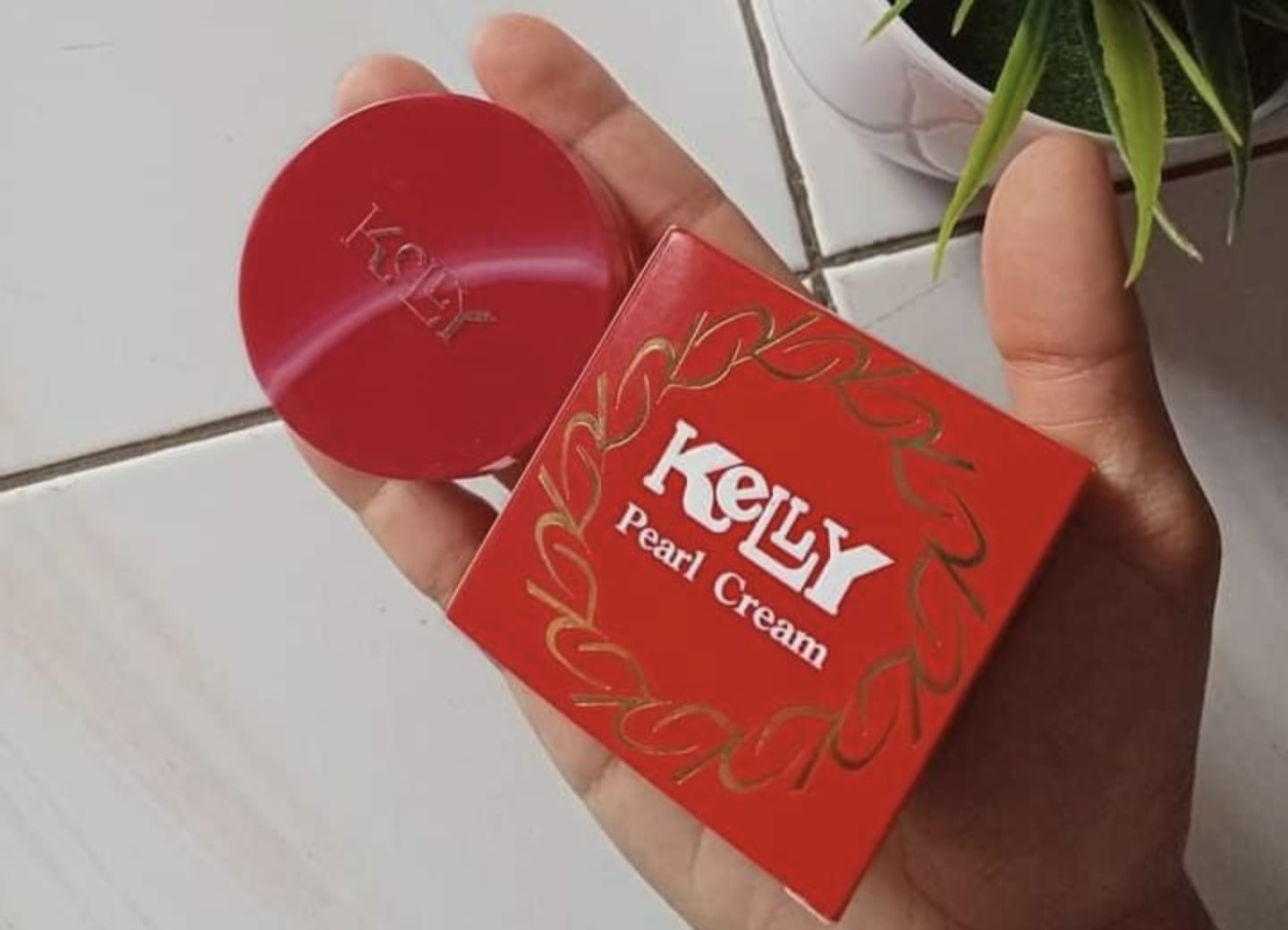 Inilah Cara Super Mudah dan Cepat Menggunakan Bedak Kelly untuk Mengatasi Flek Hitam dan Membuat Wajahmu Bercahaya Seperti Kilat!