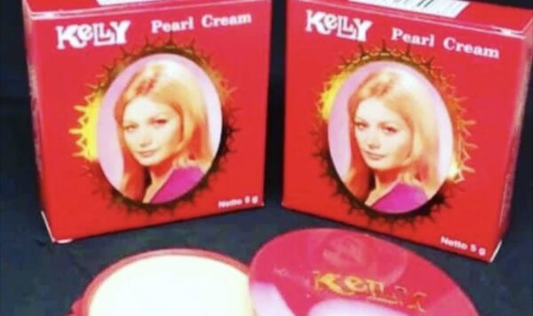 Keindahan Wajah Seperti Model! 5 Tahapan Mudah Menggunakan Bedak Kelly Setelah Bangun Tidur, Hasilnya Luar Biasa!