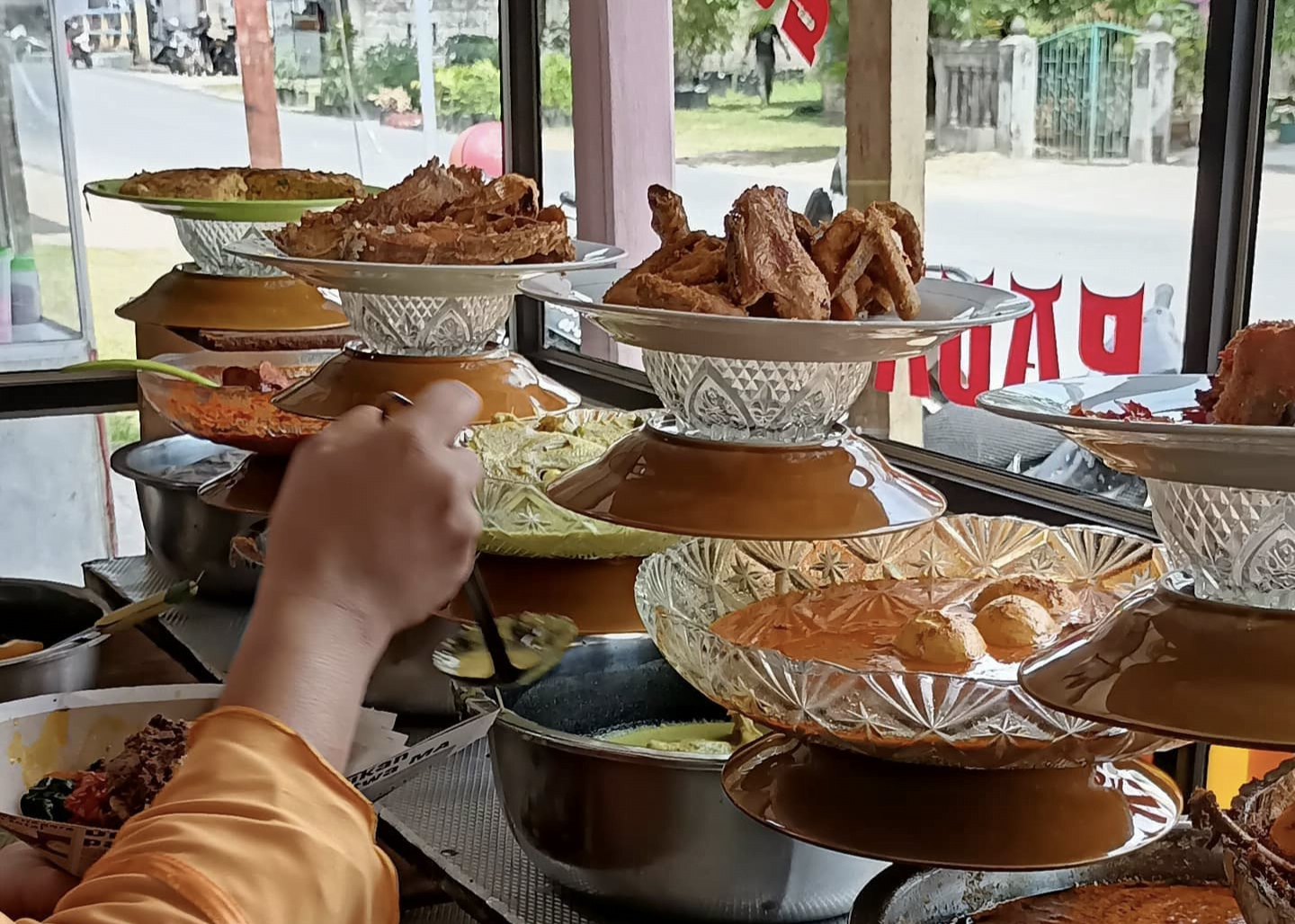 Lebih Baik Hindari Memesan Hidangan ini di restoran Padang, Lebih Baik Makan Nasi dengan Garam di Rumah Saja!