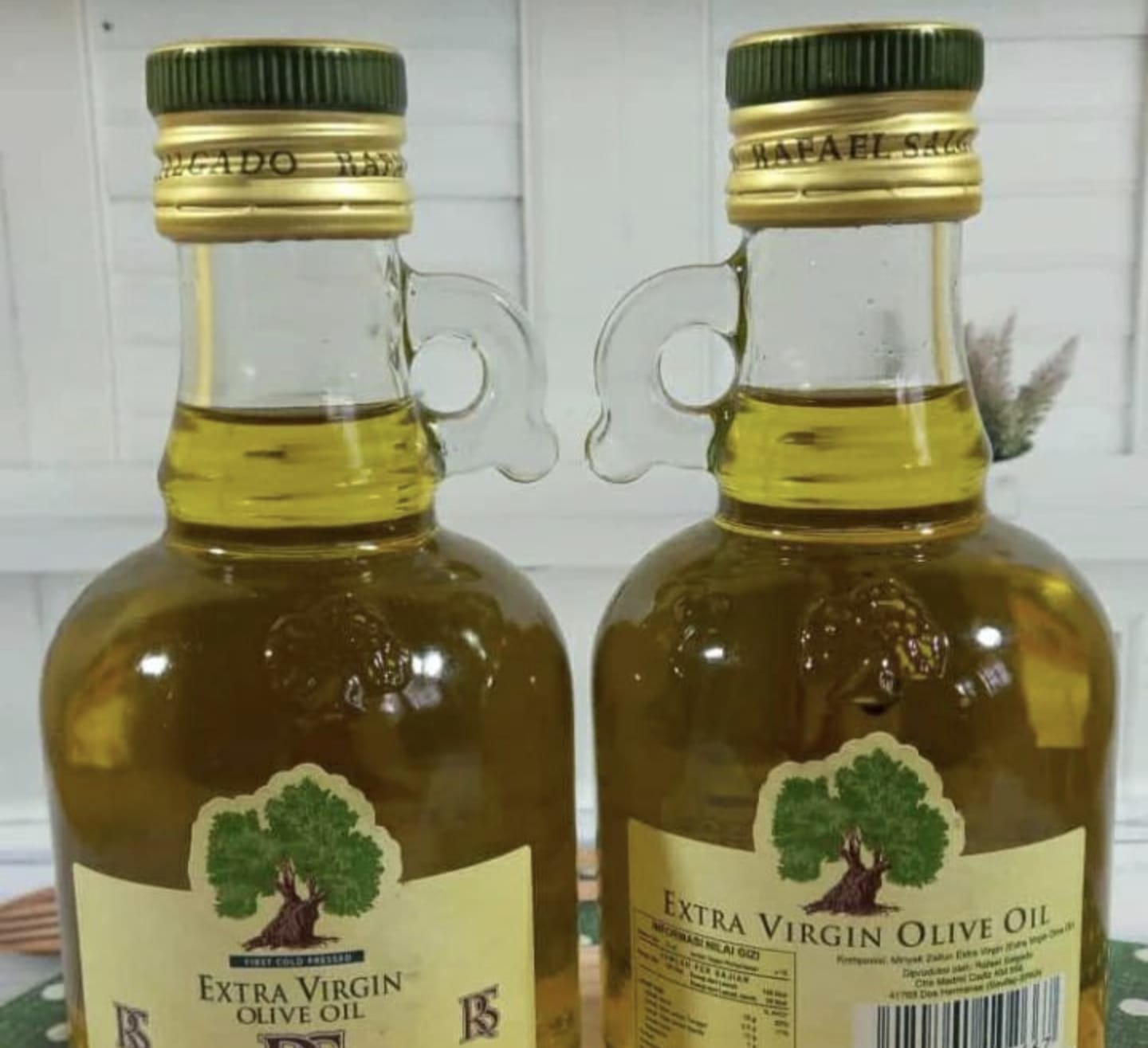 Membangunkan Wajah Segar, Bersinar, dan Cerah Setiap Pagi! Rahasia Kecantikan Malam Hari dengan Kombinasi Ajaib Minyak Zaitun dan Kelembutan Air Mawar dari Viva