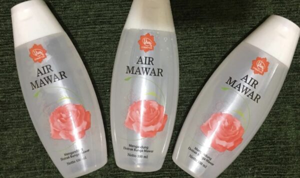 Mempesona di Usia 40-an: Rahasia Kulit Segar dengan Air Mawar Viva dan Sentuhan Dapur Sebelum Tidur!