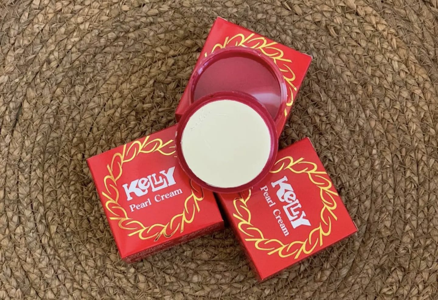 Menghilangkan Flek Hitam dengan Bedak Kelly Lebih Cepat dari yang Kamu Bayangkan!