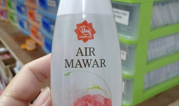 Rahasia Kulit Glowing Putih Berseri Dalam Sekejap! Temukan Trik Ajaib Penggunaan Air Mawar Viva yang Wajib Anda Ketahui!