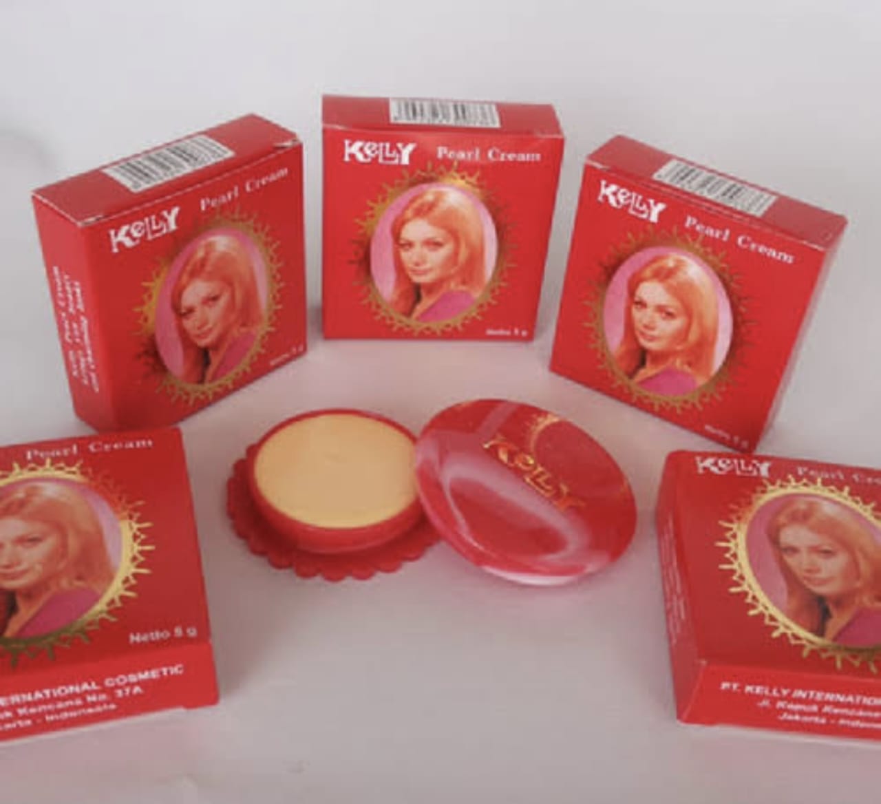 Rahasia Kulit Wajah yang Glowing, Cerah, dan Kenyal Terungkap! Ini Dia Manfaat dan Cara Pakai Bedak Kelly dan Skincare Viva yang Tidak Boleh Anda Lewatkan!