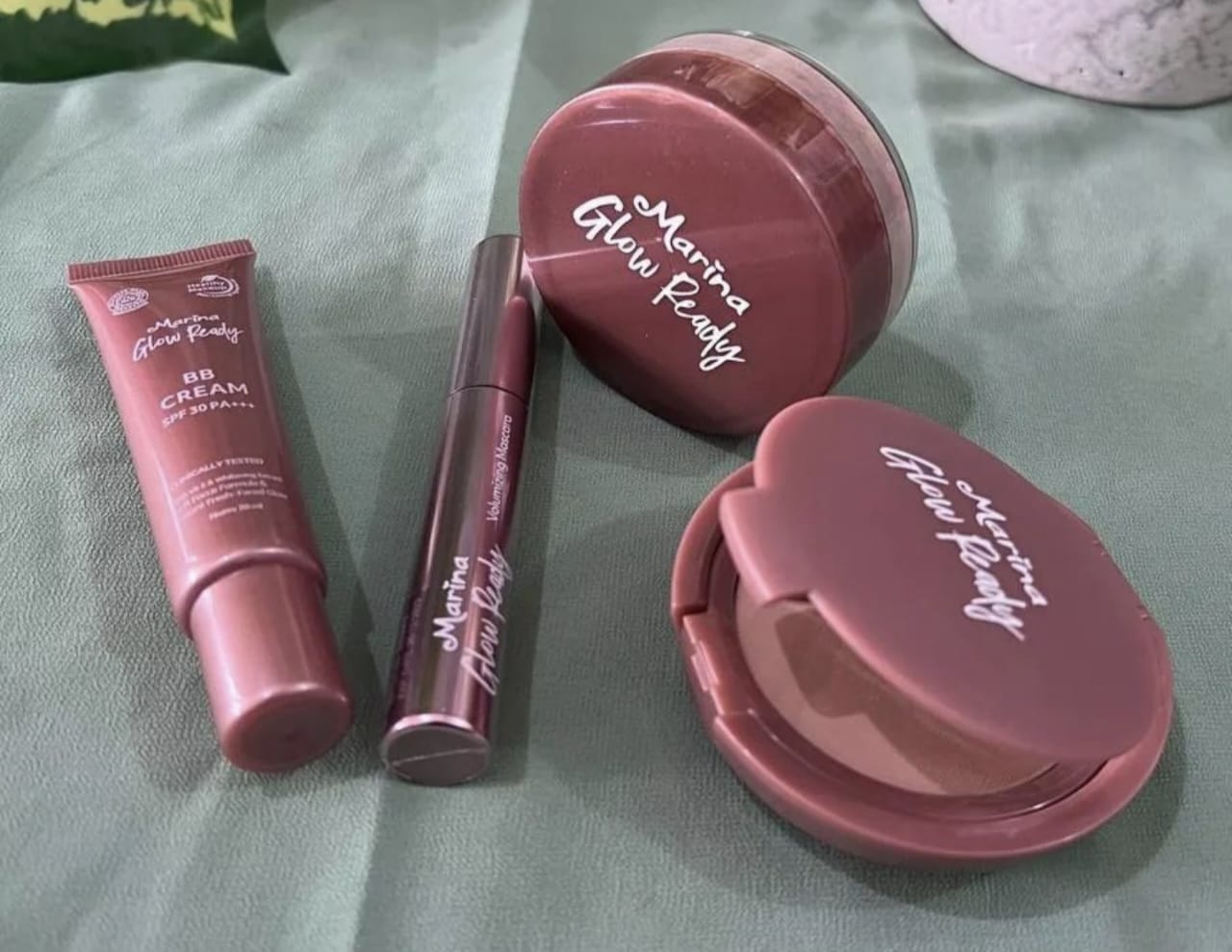 Rahasia Wajah Bersinar dengan Marina Glow Ready Two Way Cake Panduan Penggunaan yang Tepat