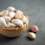 Trik Ampuh Mengonsumsi Bawang Putih Mentah untuk Menurunkan Berat Badan dengan Cepat! Kamu Harus Coba!