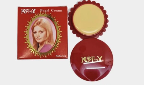 Trik Membuat Wajah Putih Glowing dan Tahan Lama dengan Bedak Kelly: Cara Pakainya