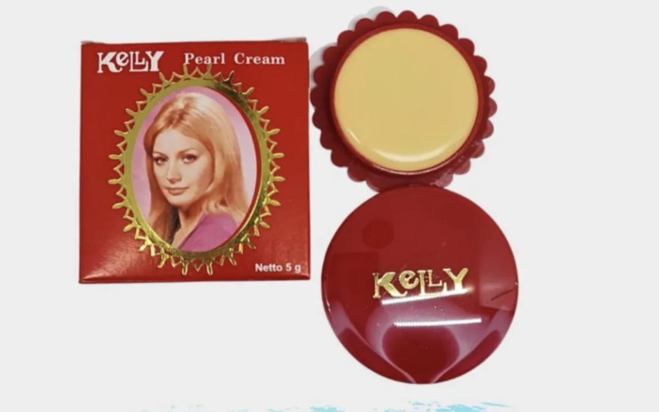 Trik Membuat Wajah Putih Glowing dan Tahan Lama dengan Bedak Kelly: Cara Pakainya