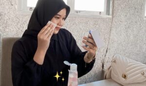 3 Cara Penggunaan Skincare Air Mawar untuk Mendapatkan Wajah Glowing 3X Lipat Tanpa Noda