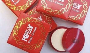 Cara Menggunakan Bedak Kelly dengan Praktis Agar Kulit Cepat Putih dan Tahan Lama, Rahasia Campur Bahan Ini yang 100% Ampuh!